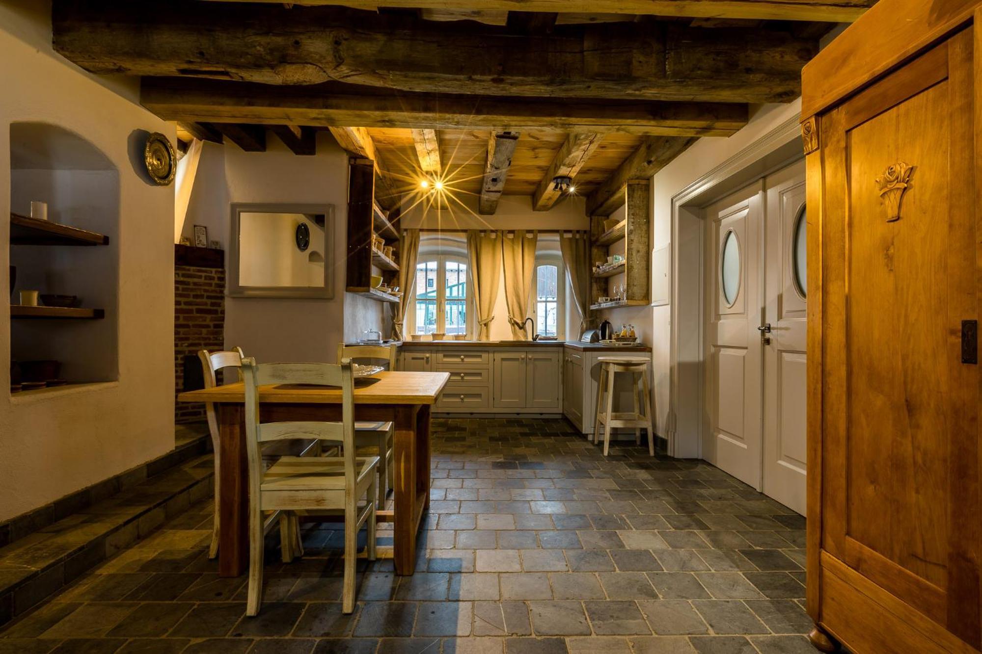 Gosciniec Pod Zajacem Bed & Breakfast Olesnica  Exterior photo