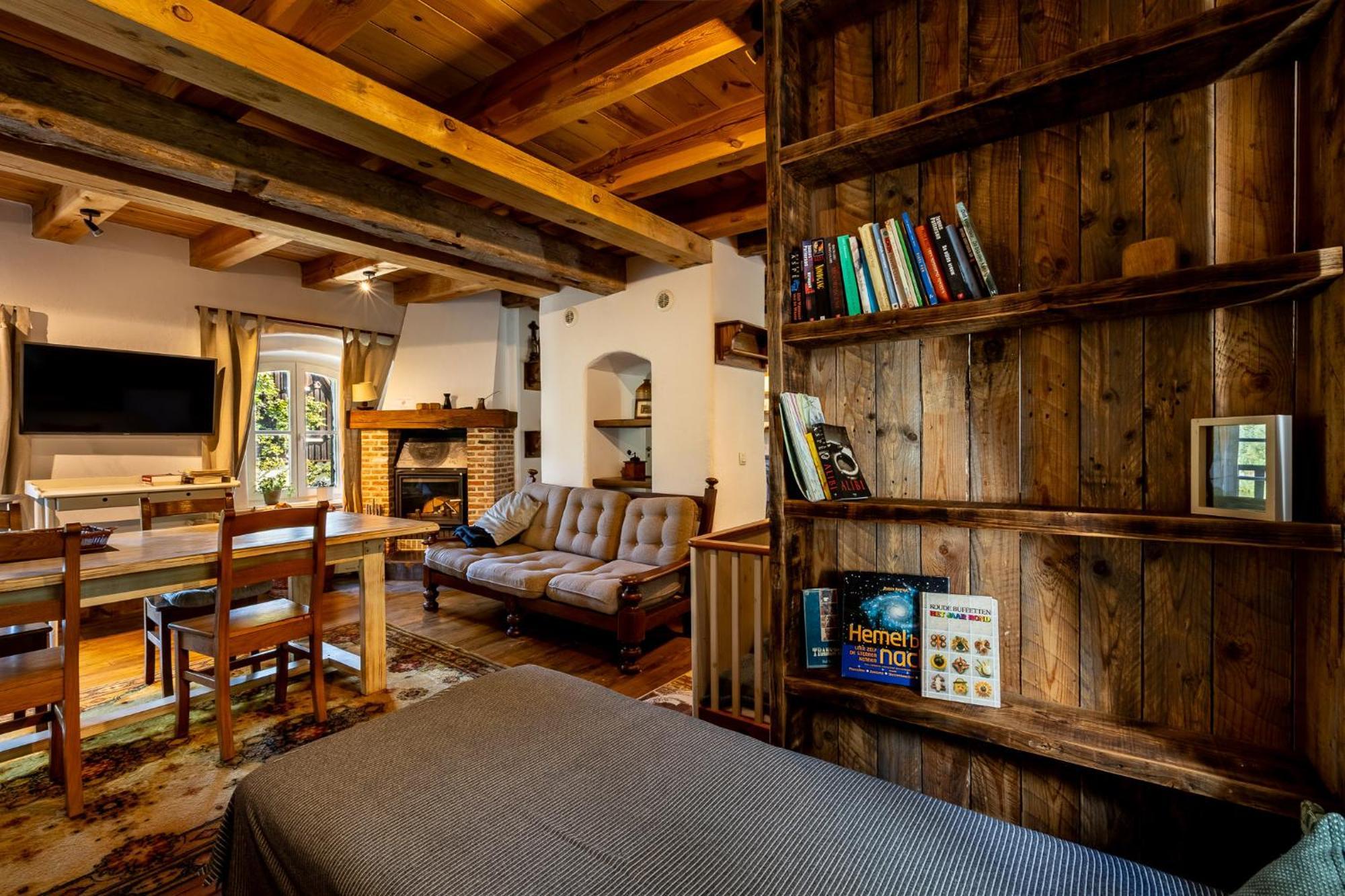 Gosciniec Pod Zajacem Bed & Breakfast Olesnica  Exterior photo