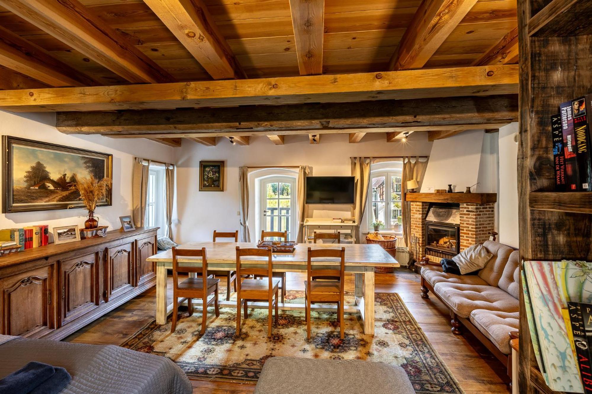 Gosciniec Pod Zajacem Bed & Breakfast Olesnica  Exterior photo