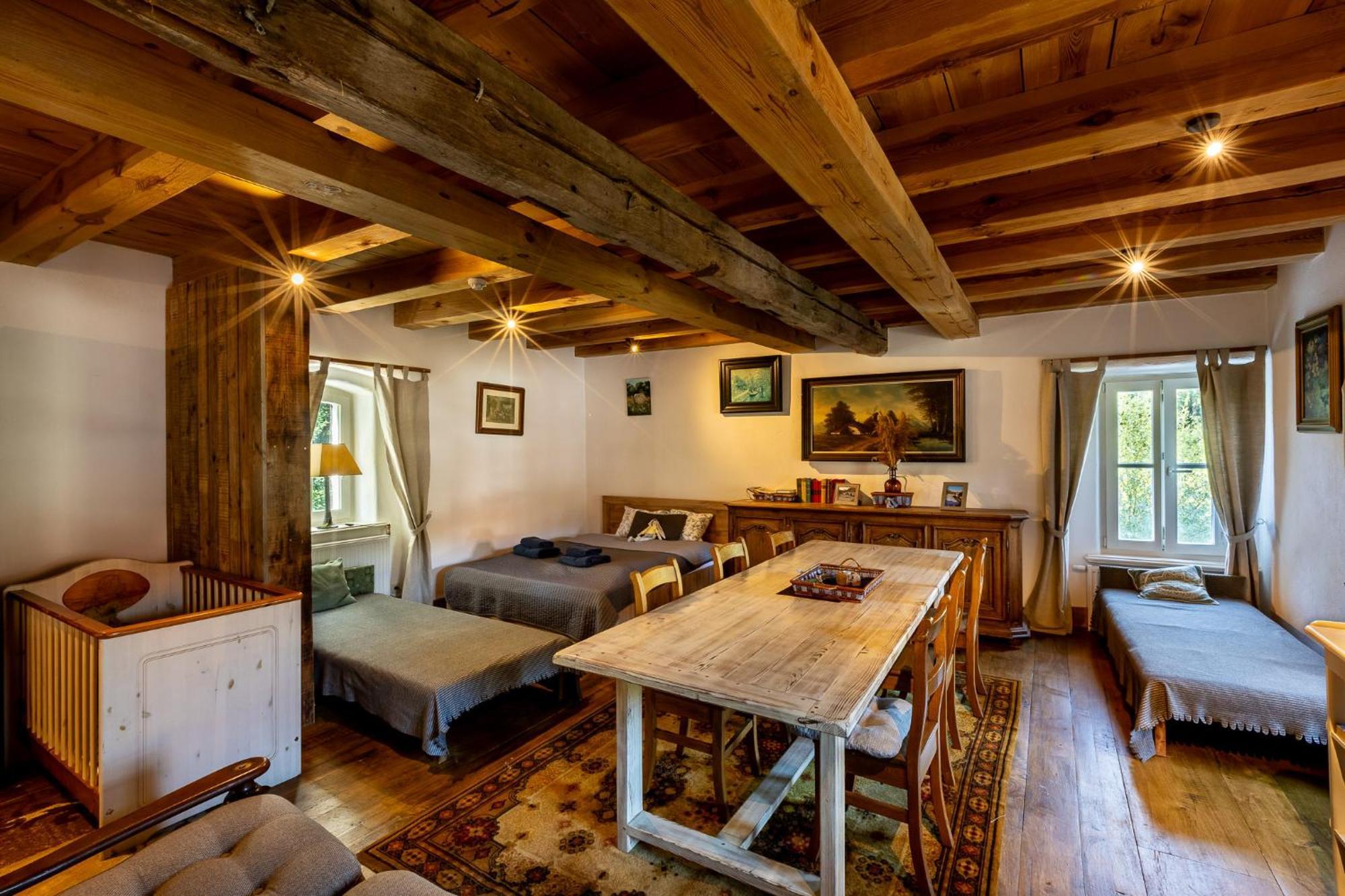 Gosciniec Pod Zajacem Bed & Breakfast Olesnica  Exterior photo