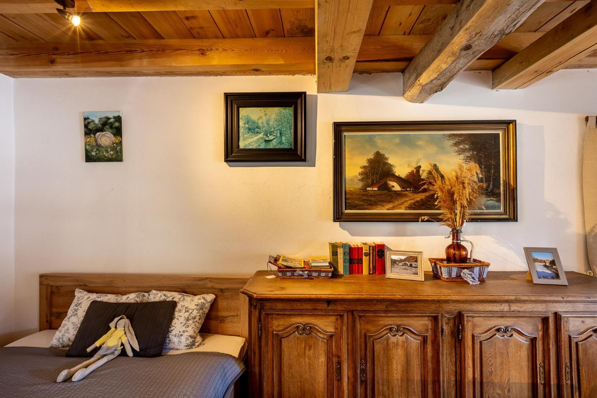 Gosciniec Pod Zajacem Bed & Breakfast Olesnica  Exterior photo