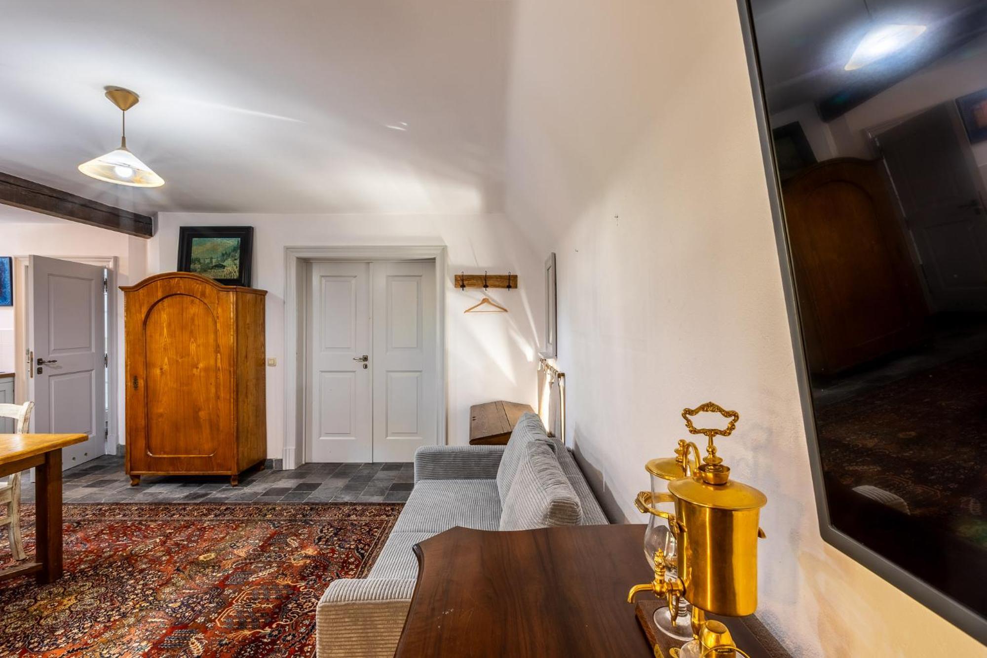 Gosciniec Pod Zajacem Bed & Breakfast Olesnica  Exterior photo
