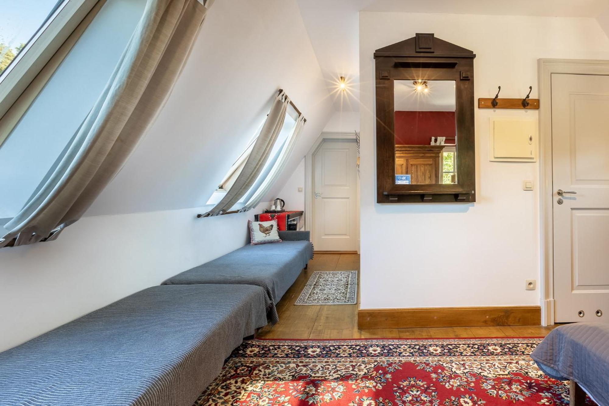 Gosciniec Pod Zajacem Bed & Breakfast Olesnica  Exterior photo