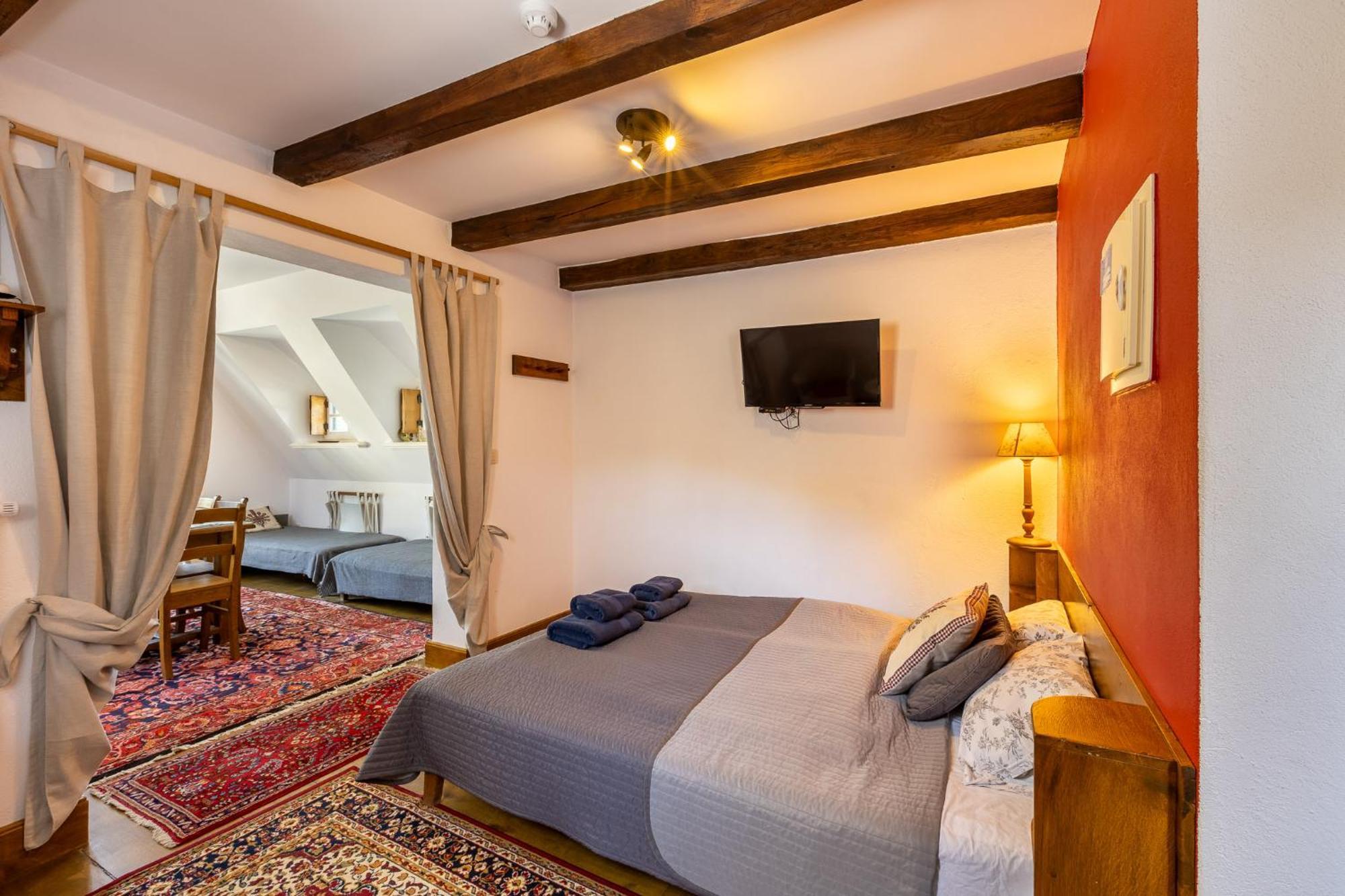 Gosciniec Pod Zajacem Bed & Breakfast Olesnica  Exterior photo