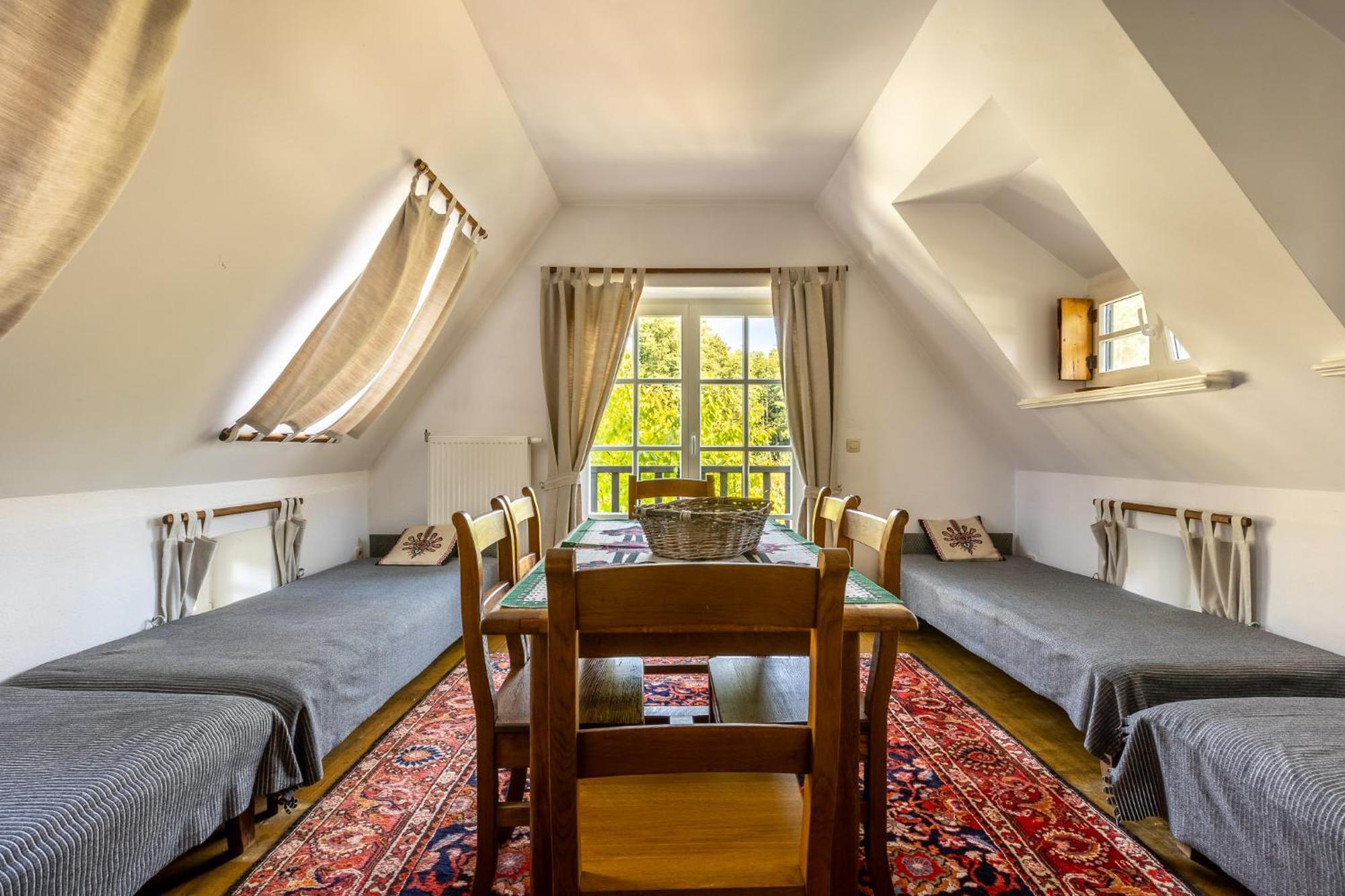 Gosciniec Pod Zajacem Bed & Breakfast Olesnica  Exterior photo