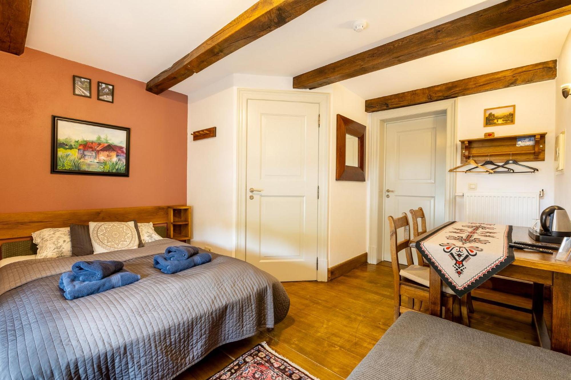 Gosciniec Pod Zajacem Bed & Breakfast Olesnica  Exterior photo