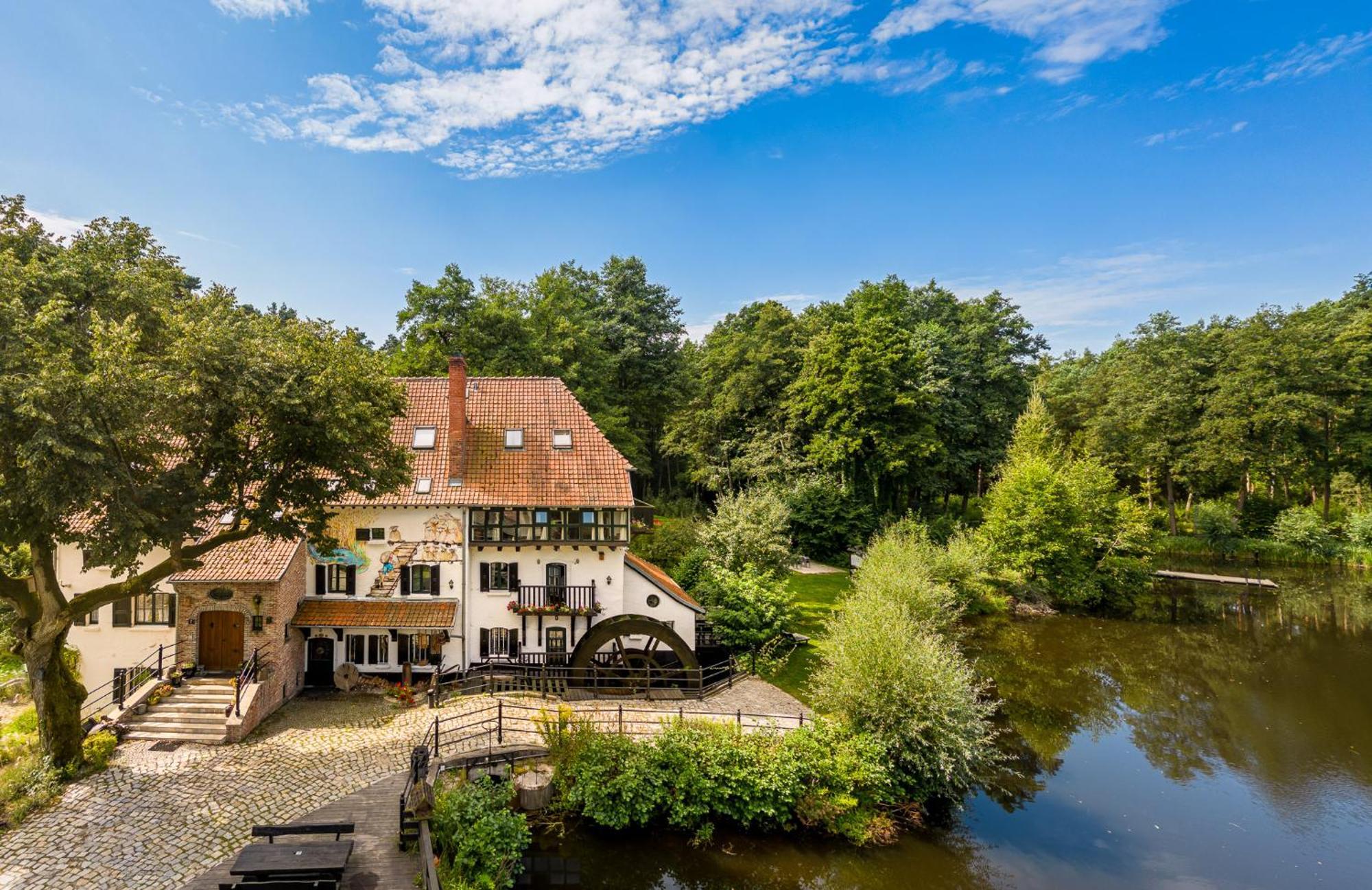 Gosciniec Pod Zajacem Bed & Breakfast Olesnica  Exterior photo